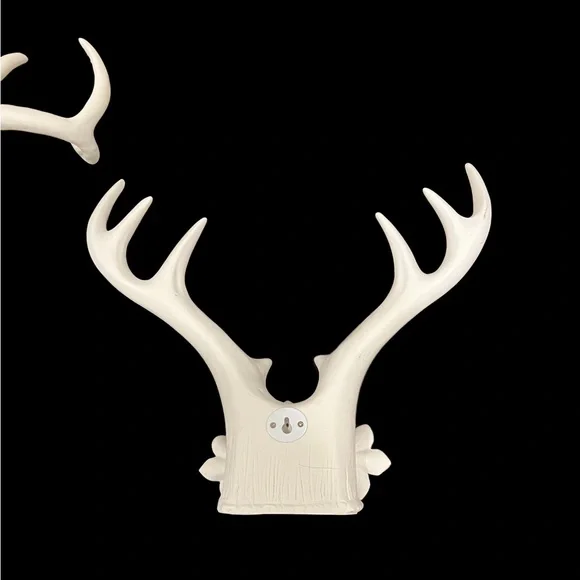 *SOLD*Faux Wall Mount Deerhead and Antlers - Picture 4 of 6